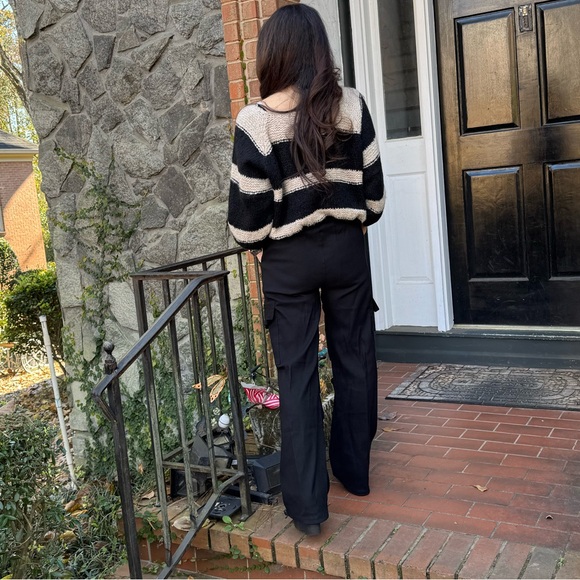 Black Pull on Cargo wide Leg Pants with Side pockets - Picture 6 of 6
